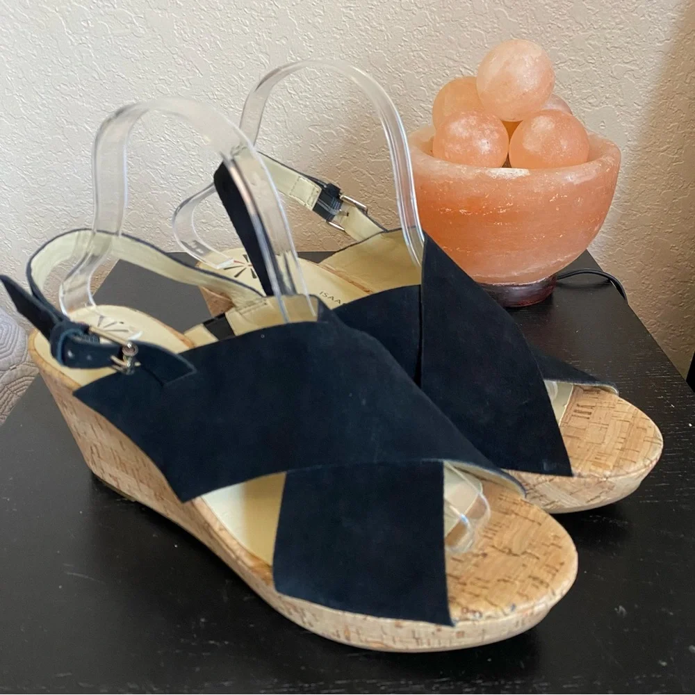 ISAAC MIZRAHI LIVE SLINGBACK CORK WEDGE SANDAL. MADDIE. BLACK SUEDE SZ 10 M